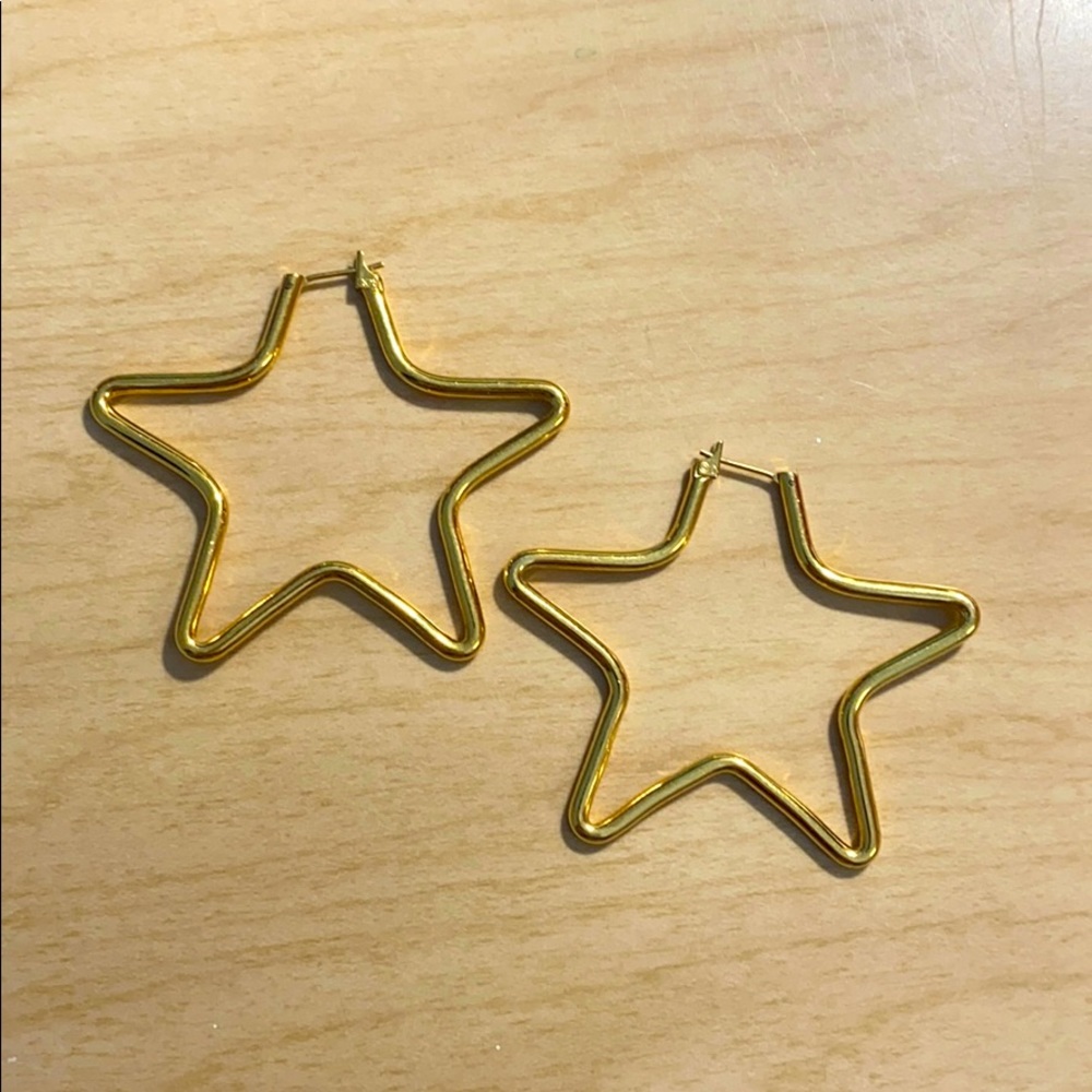 gold star earrings!